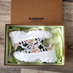 BURBERRY KIDS | Mini Arthur Vintage Check Trainers Size 34 with box